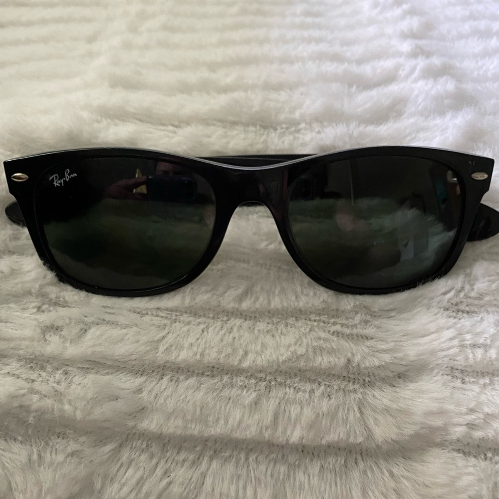 Black Ray-Ban Sunglasses